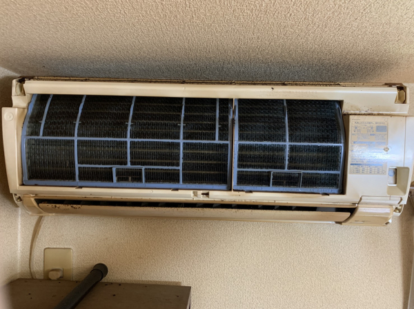 横浜市保土ヶ谷区にて製造から15年のエアコンクリーニング