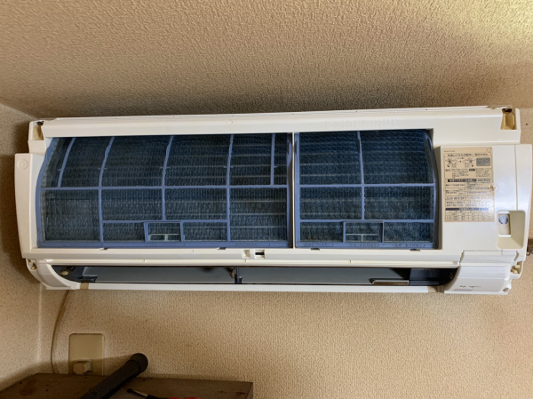 横浜市保土ヶ谷区にて製造から15年のエアコンクリーニング